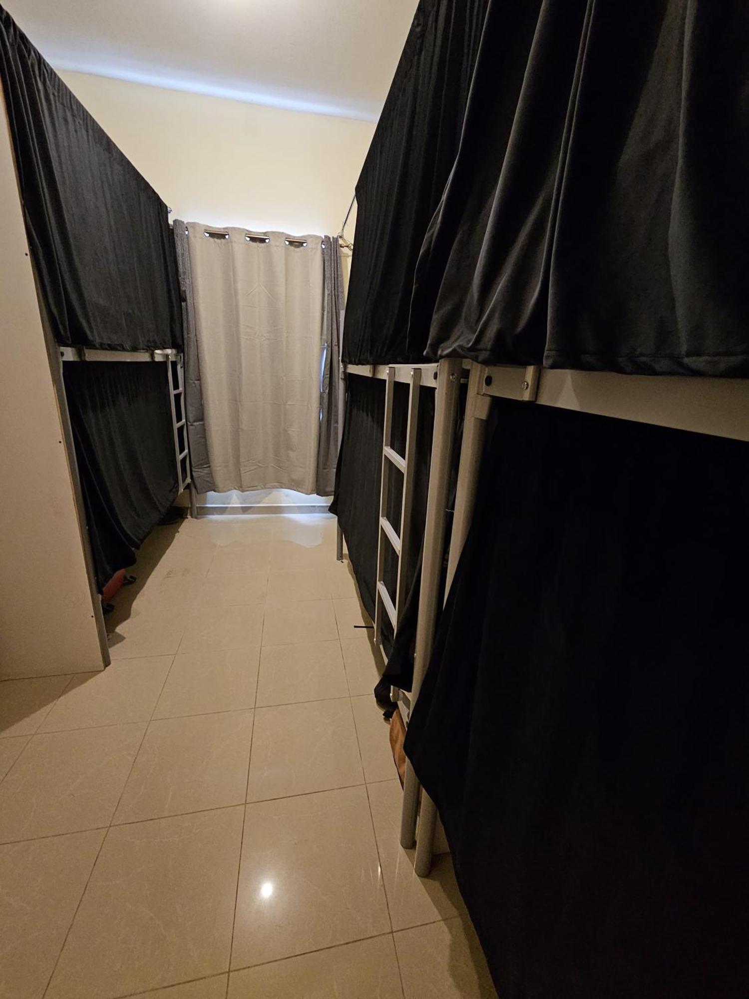 Paradiso Backpackers Nest アブダビ エクステリア 写真